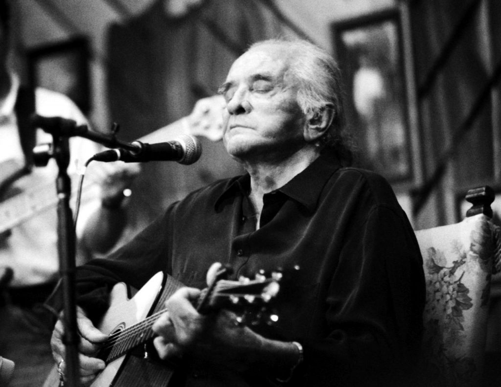 Video: Johnny Cash’s Final Public Performance at The Carter Family Fold ...